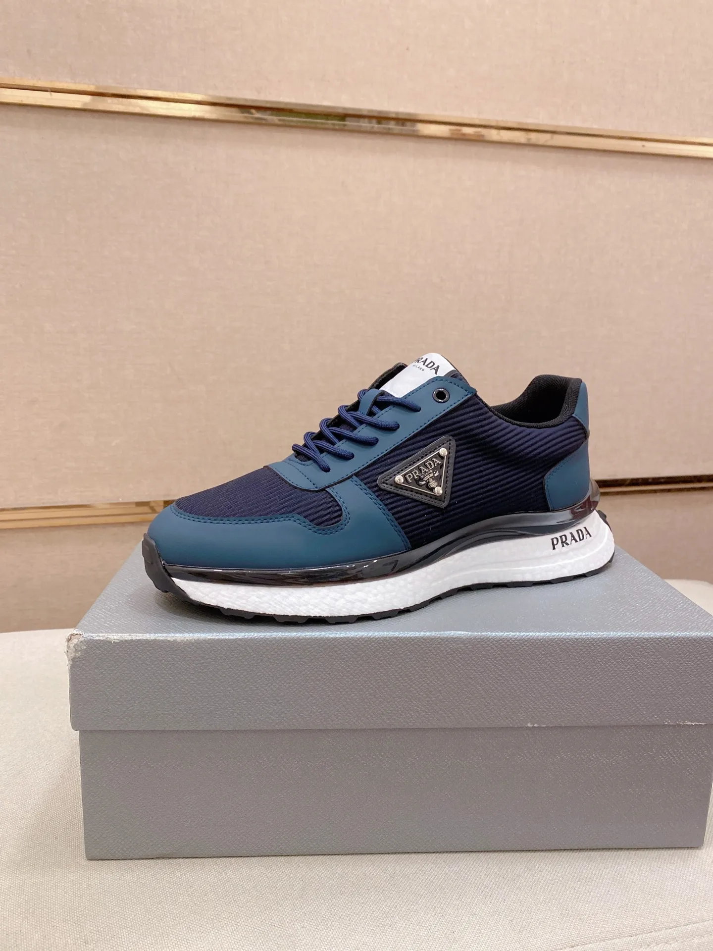 Men's shoes 💰: 462💰 [Prada～Prada] Trendy new styles are on the market. Same style as the official website. Counter quality. Original version. [Strong] [Strong] Imported selected first-layer cowhide. Comfortable and breathable sheepskin lining, fine workmanship, upper layer made of 100% pure cowhide, original last shape, comfortable on the feet, shoe sizes 38 to 44